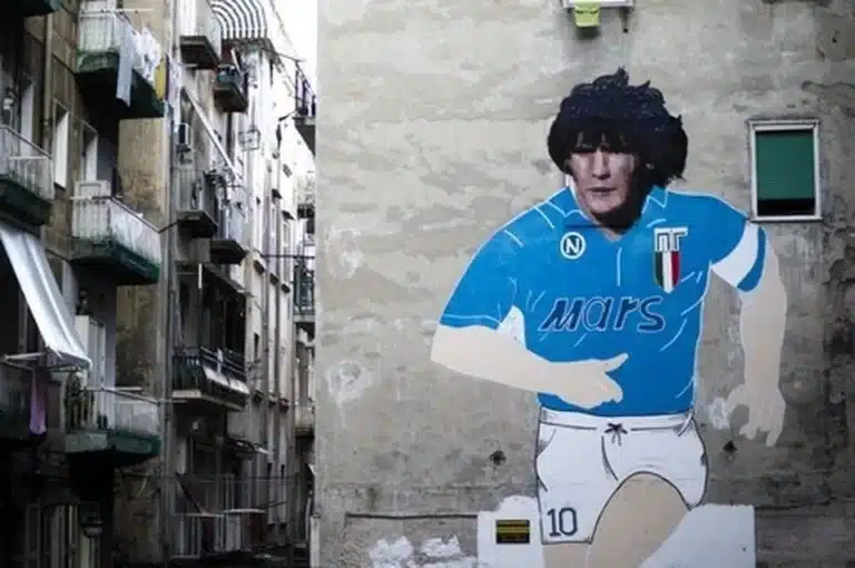 murale di maradona ai quartieri spagnoli