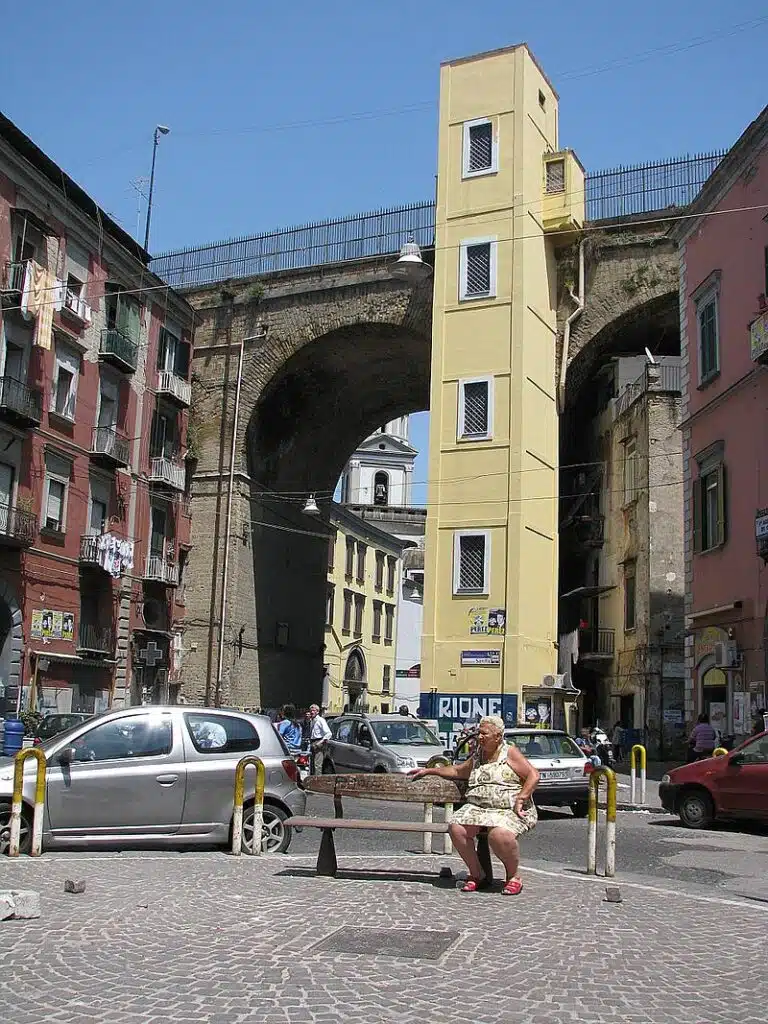 ponte ed ascensore sanità napoli