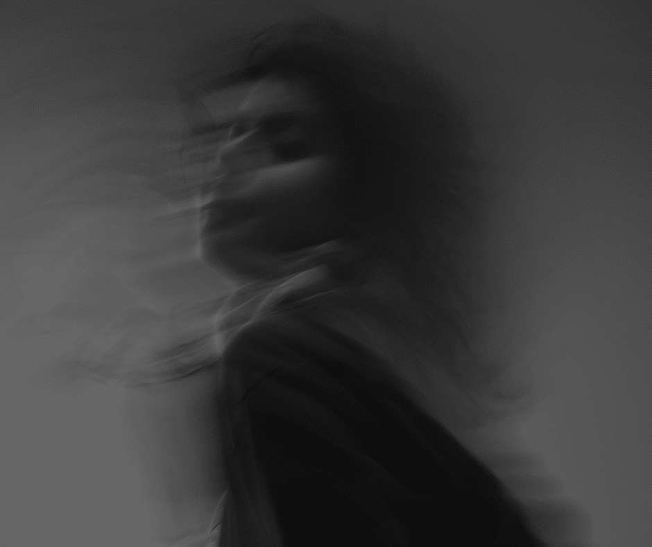 fantasma donna che fugge piazza bovio